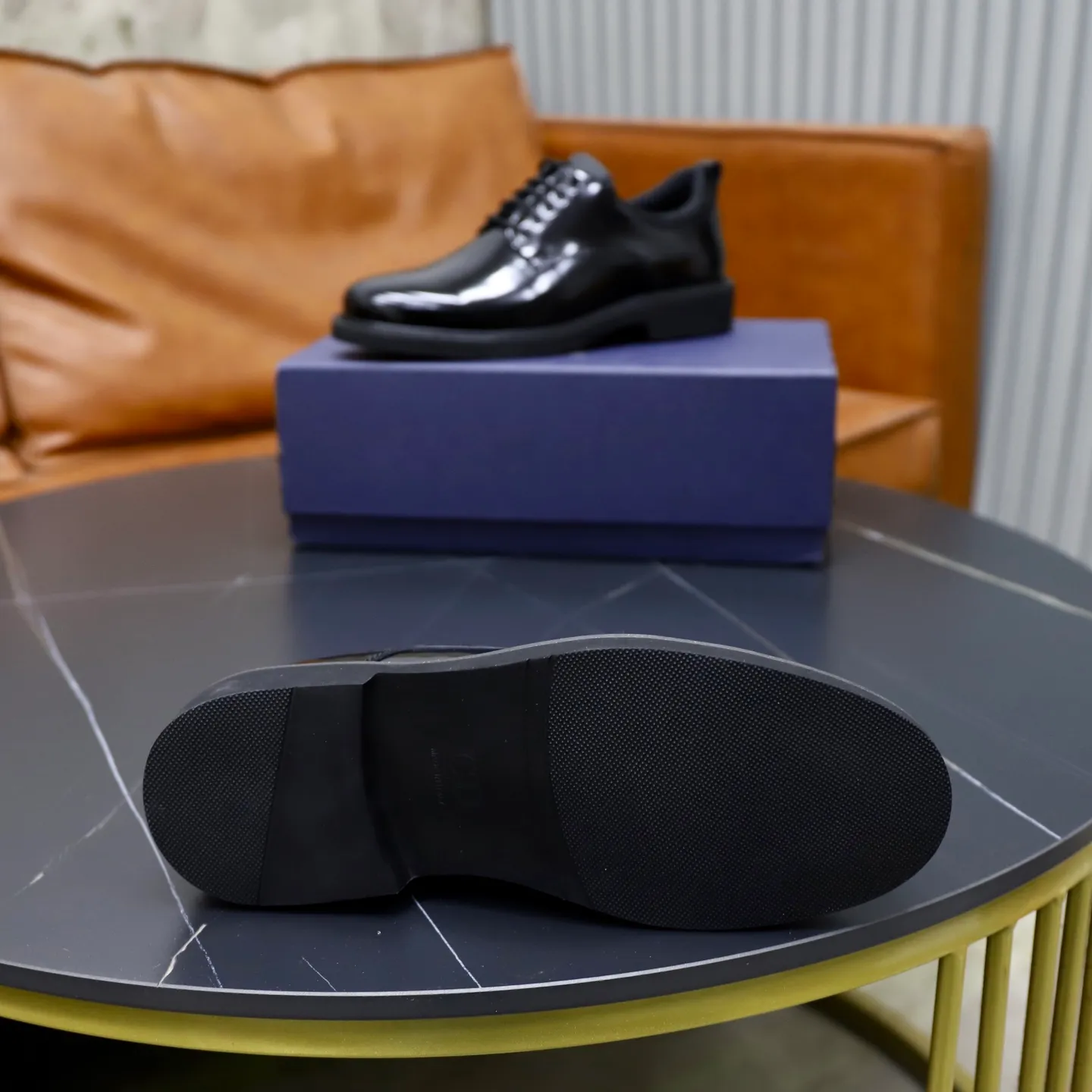 Factory price: 640💰Top original order Brand: Dior DIOR Standard code: Men's size 39-44 (38/45/can be customized) Grade: Same style as the official website Original order quality Material: Original cowhide Water-dyed cowhide lining Original distinguished outsole Style category: Men's fashionable casual leather shoes Distinguished big-name luxury elements top luxury Color: Color of the actual picture